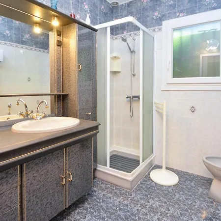 Lovely Home In Les Salles Du Gardon Ferienhaus Les Salles-du-Gardon